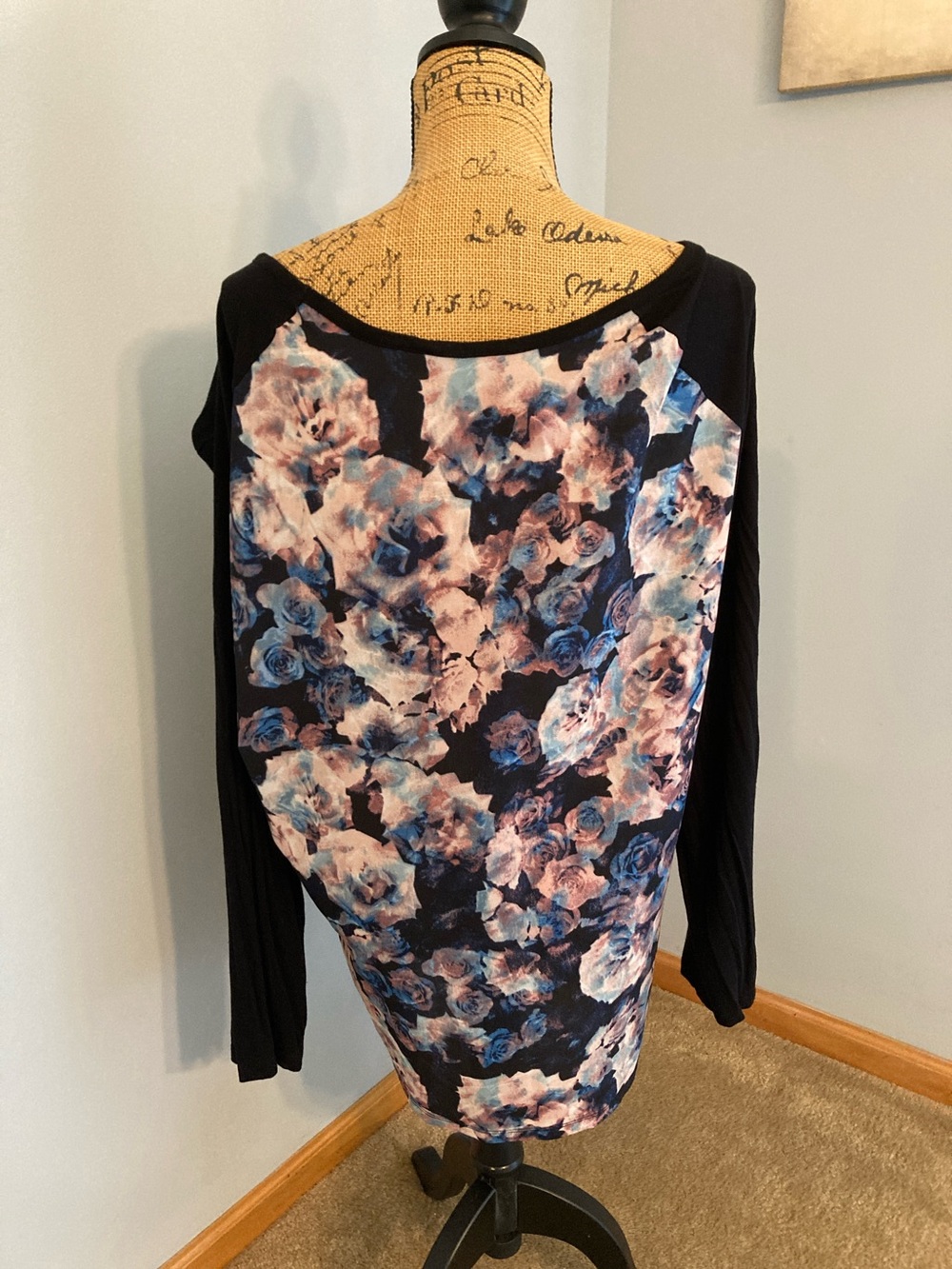 BB Dakota Black Long Sleeve Scoop Neck Tee